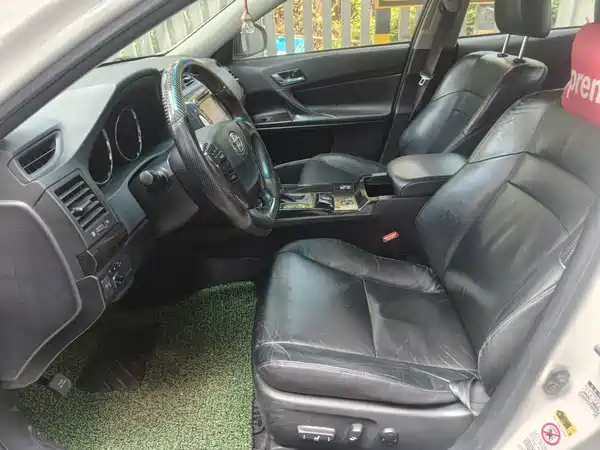 Toyota Reiz 2012