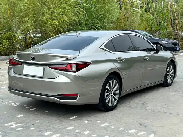 Lexus ES 2018