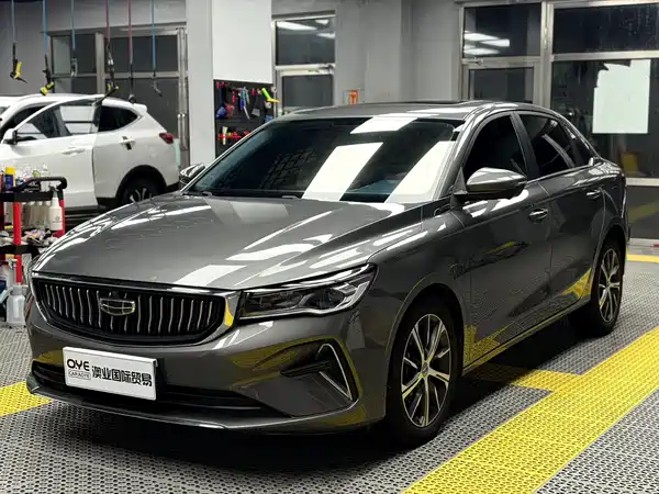 Geely Emgrand 2022