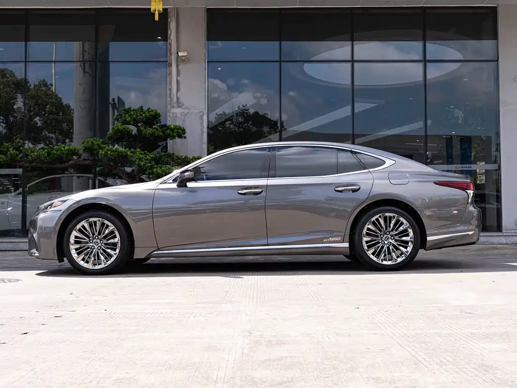 Lexus LS 2020