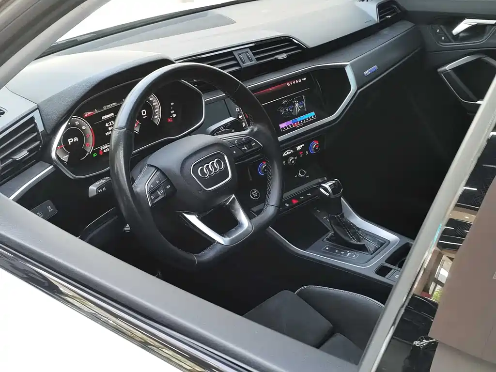 Audi Q3 2023 — фото 13