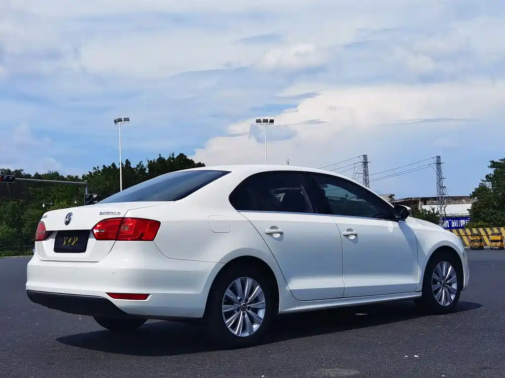 Volkswagen Sagitar 2014