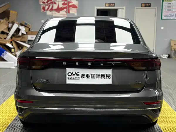 Geely Emgrand 2022