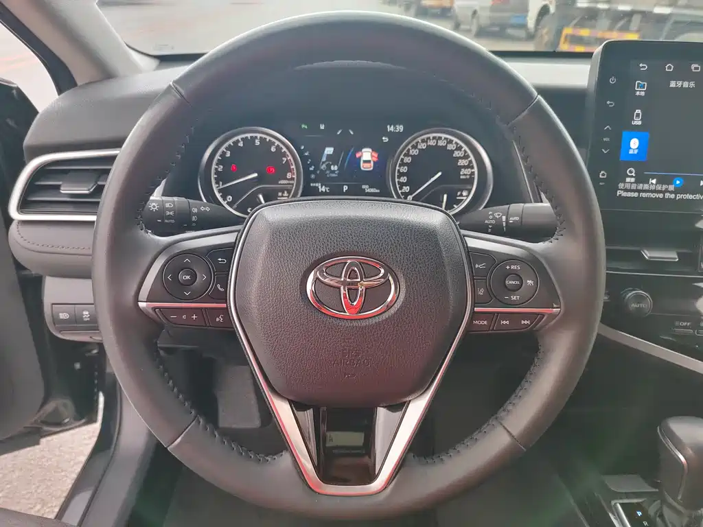 Toyota Camry 2023 — фото 13