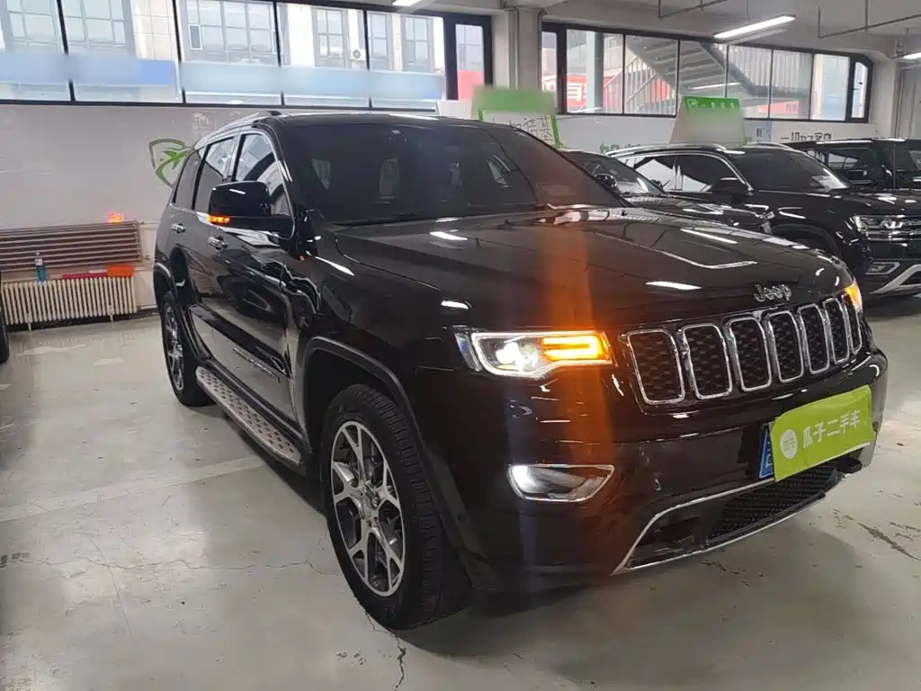 Jeep Grand Cherokee 2021 — фото 4