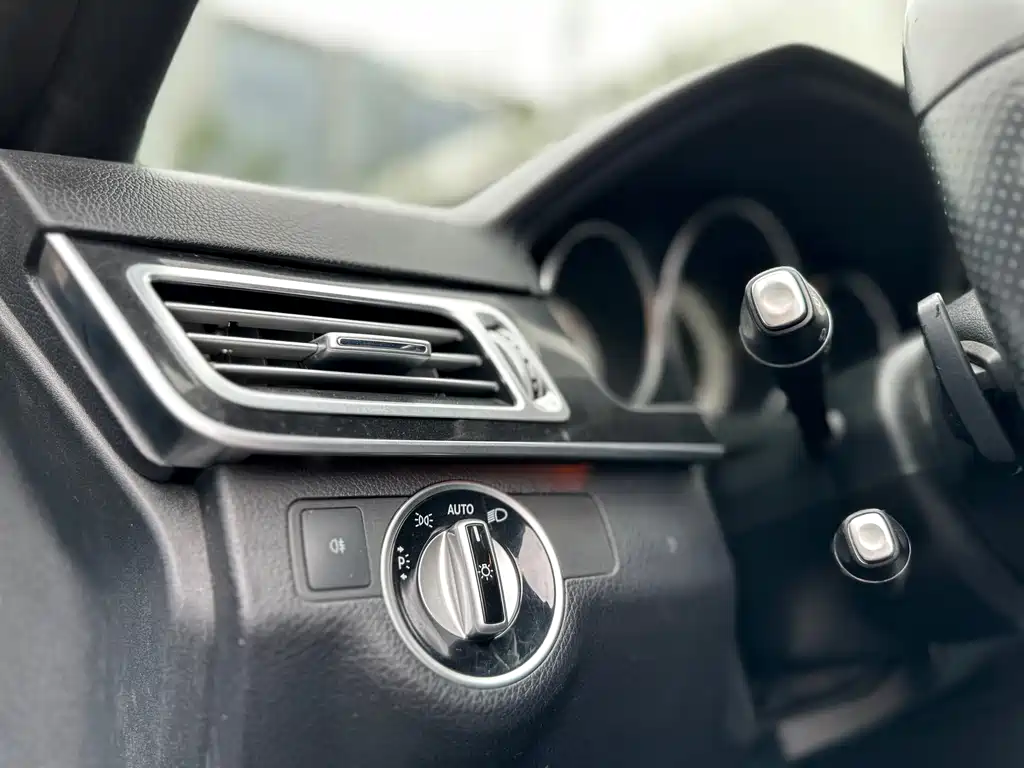 Mercedes-Benz E-Class 2015 — фото 19