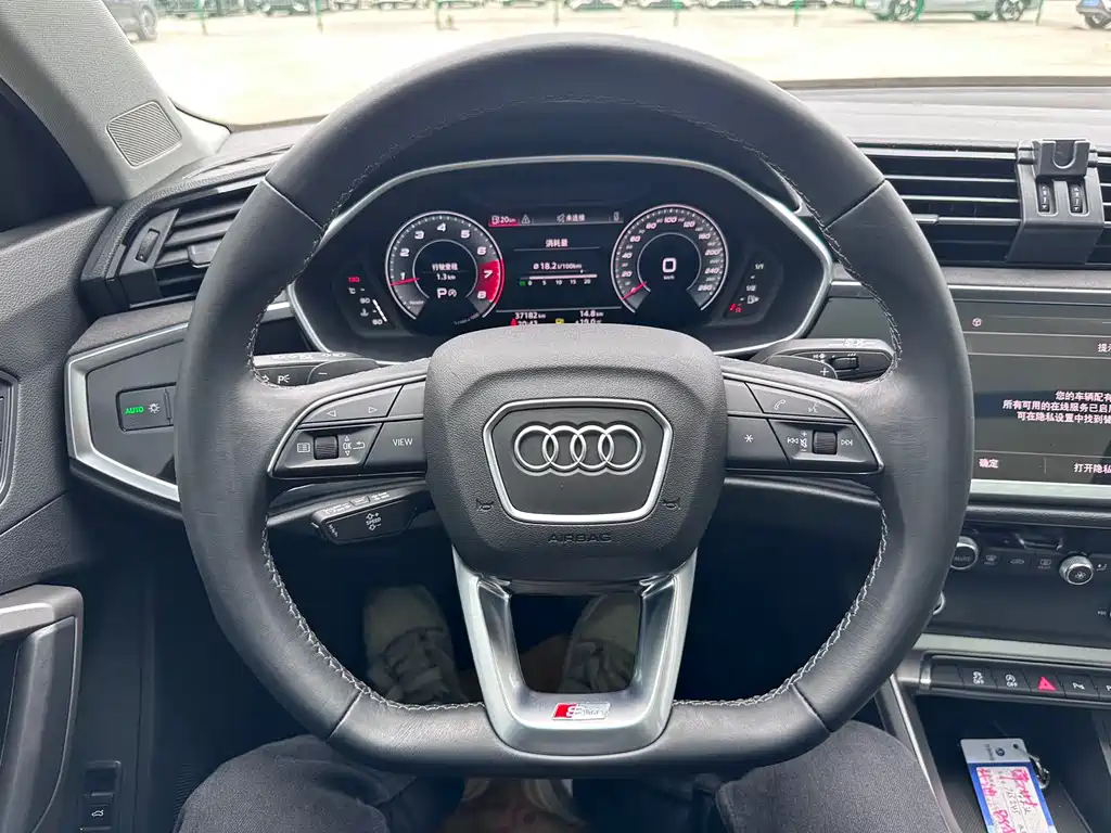 Audi Q3 2023 — фото 10