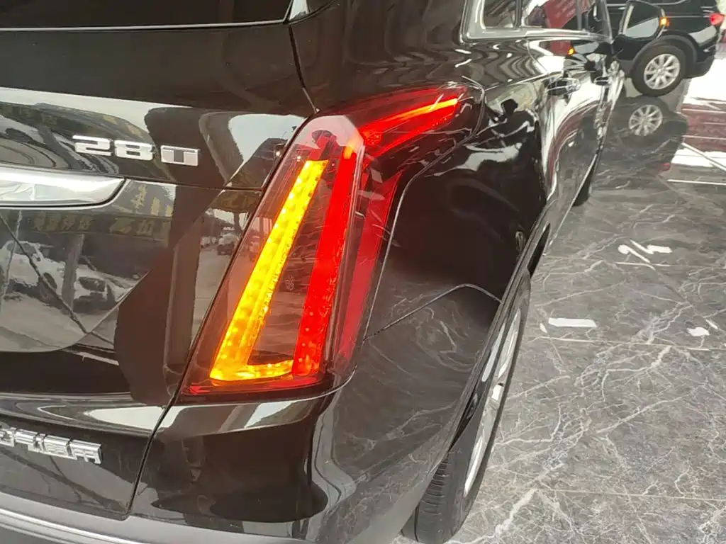 Cadillac XT5 2021 — фото 8