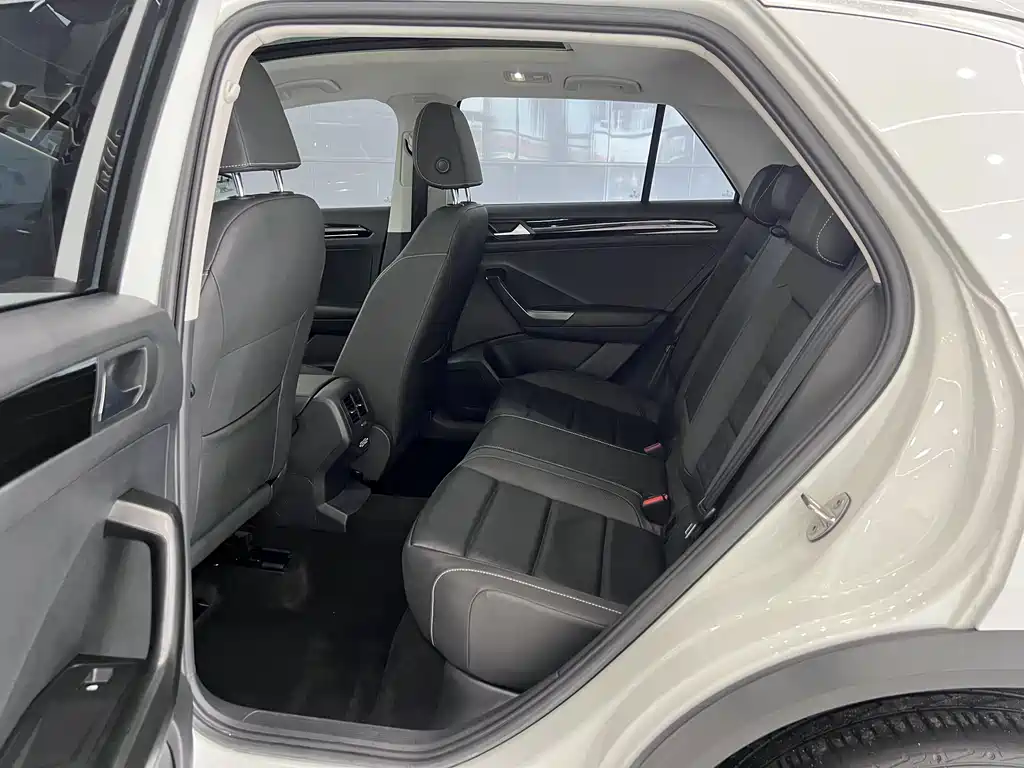 Volkswagen T-Roc 2023 — фото 13