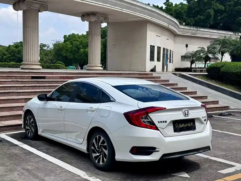 Honda Civic 2018 — фото 12