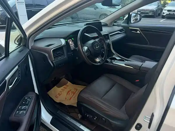 Lexus RX 2021
