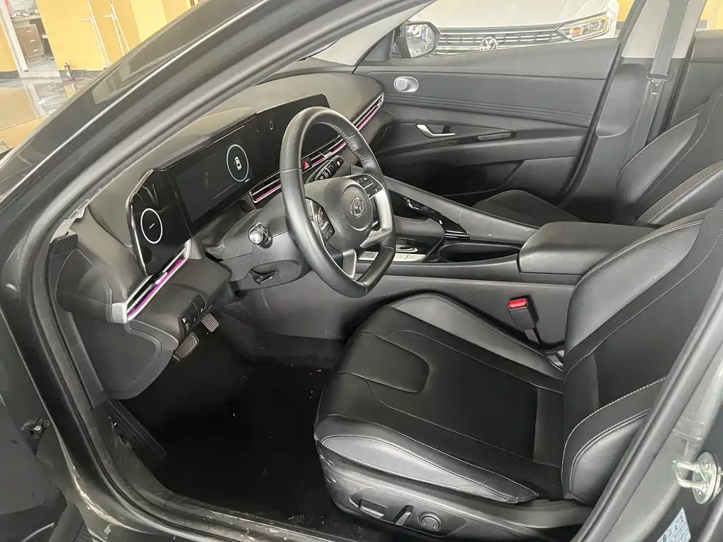 Hyundai Elantra 2023 — фото 10