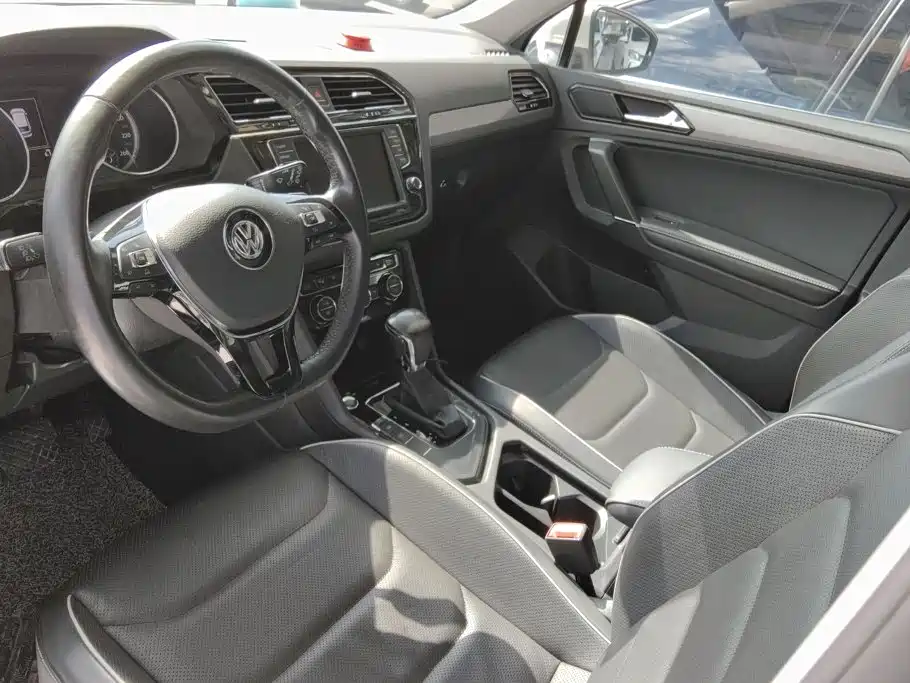 Volkswagen Tiguan L 2017 — фото 12