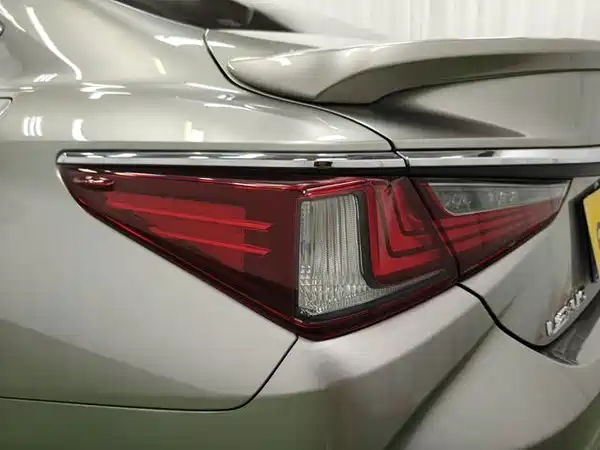 Lexus ES 2019