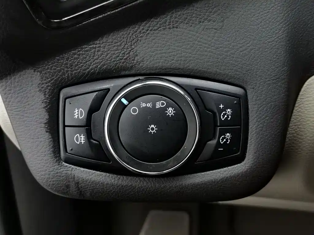 Ford Kuga 2015 — фото 21