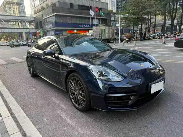 Porsche Panamera 2023