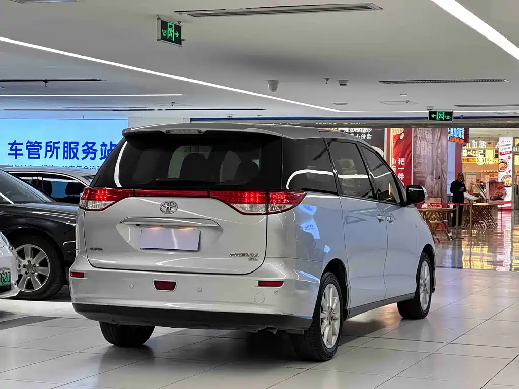 Toyota Previa 2015 — фото 6