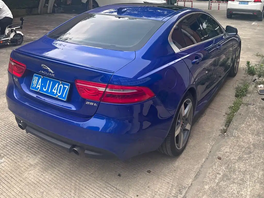 Jaguar XE 2017 — фото 14