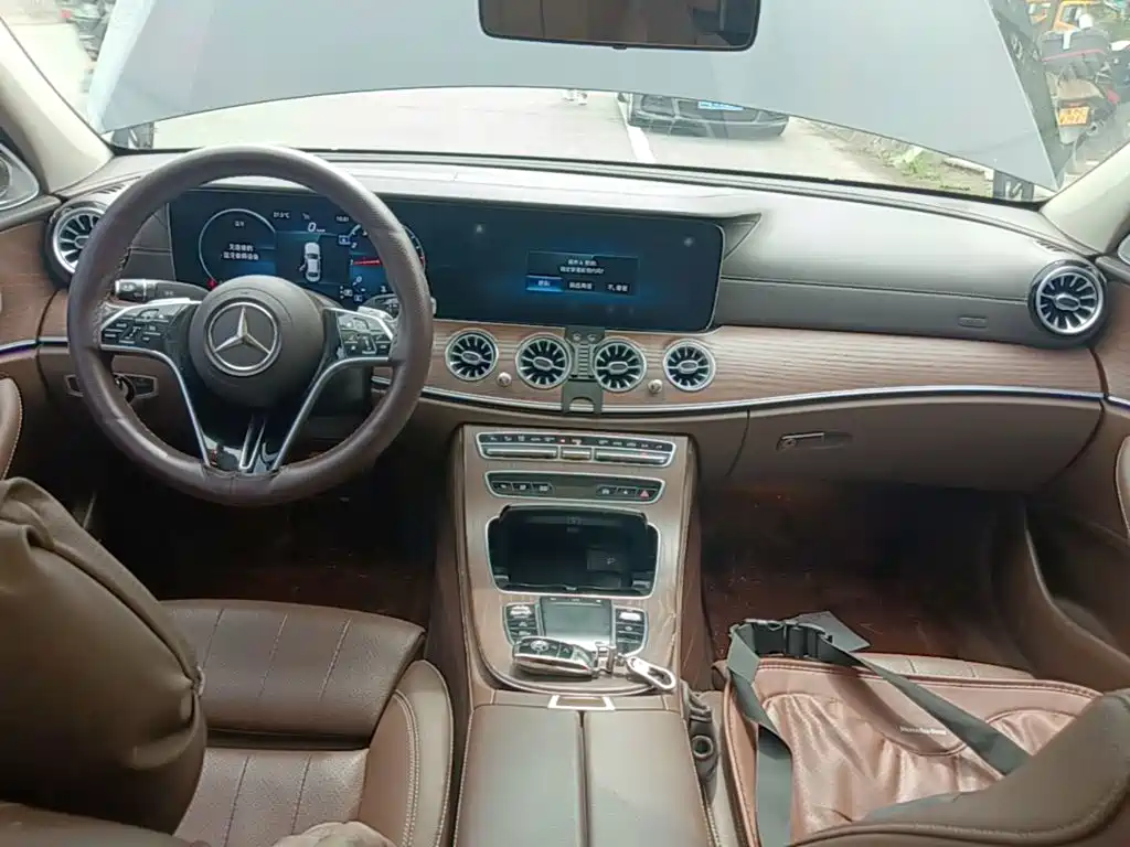 Mercedes-Benz E-Class 2022 — фото 10