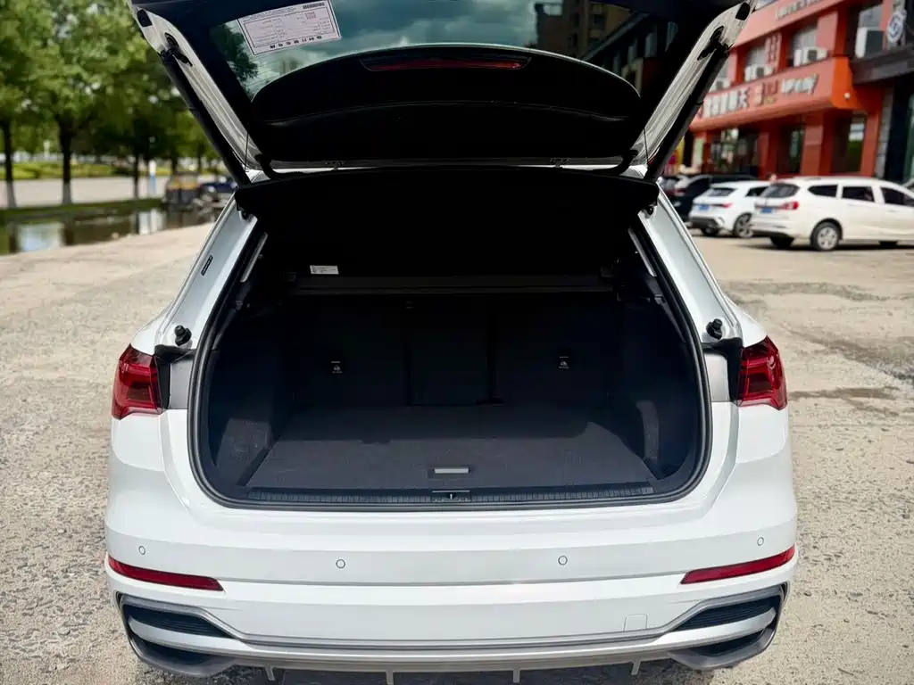 Audi Q3 2023 — фото 14
