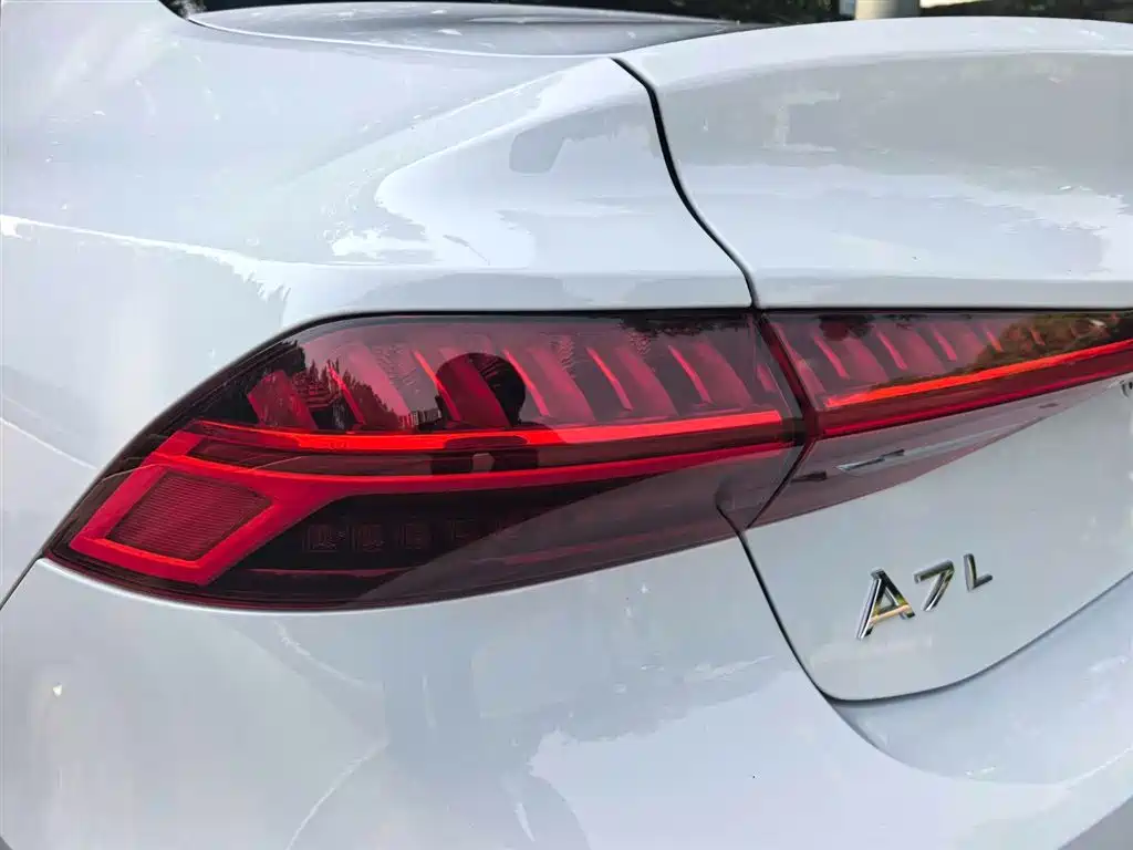 Audi A7L 2023 — фото 5