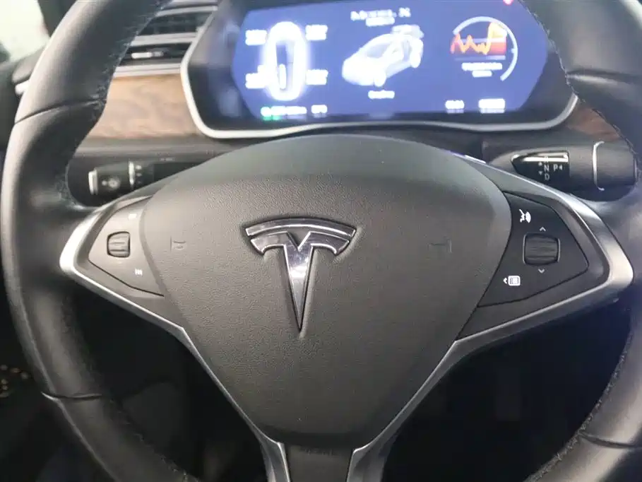 Tesla Model X 2018 — фото 5