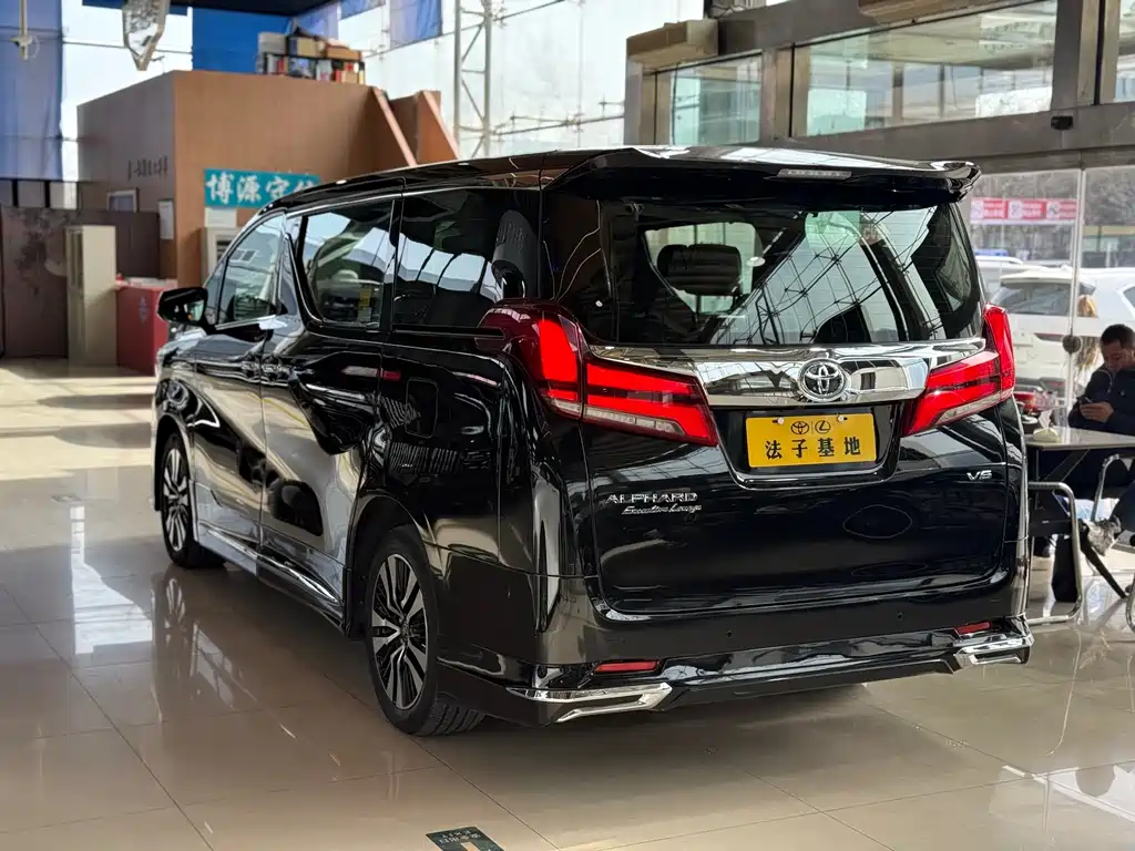 Toyota Alphard 2019 — фото 23