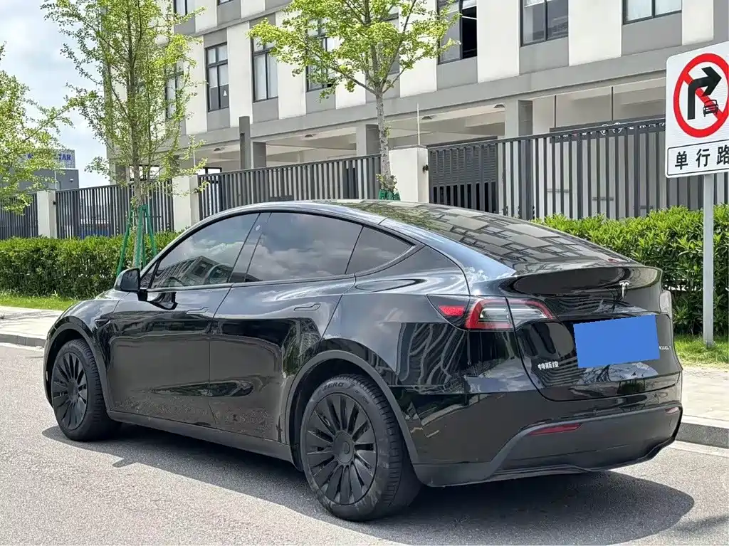Tesla Model Y 2022 — фото 10