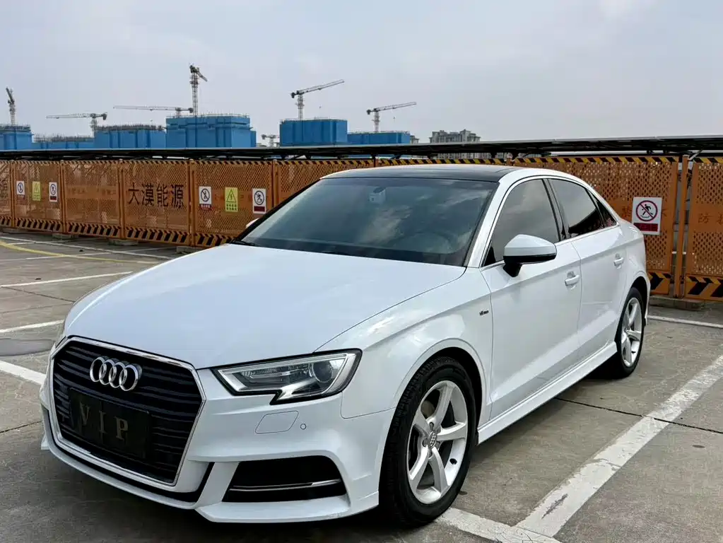Audi A3 2018 — фото 1