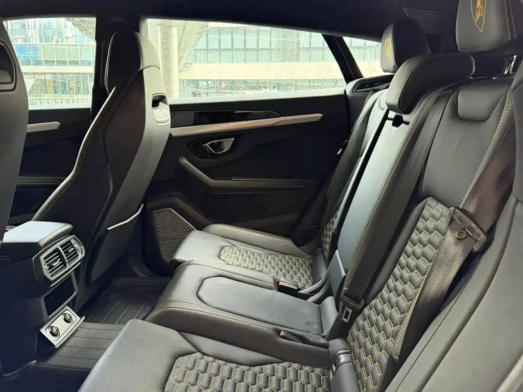 Lamborghini Urus 2021 — фото 10