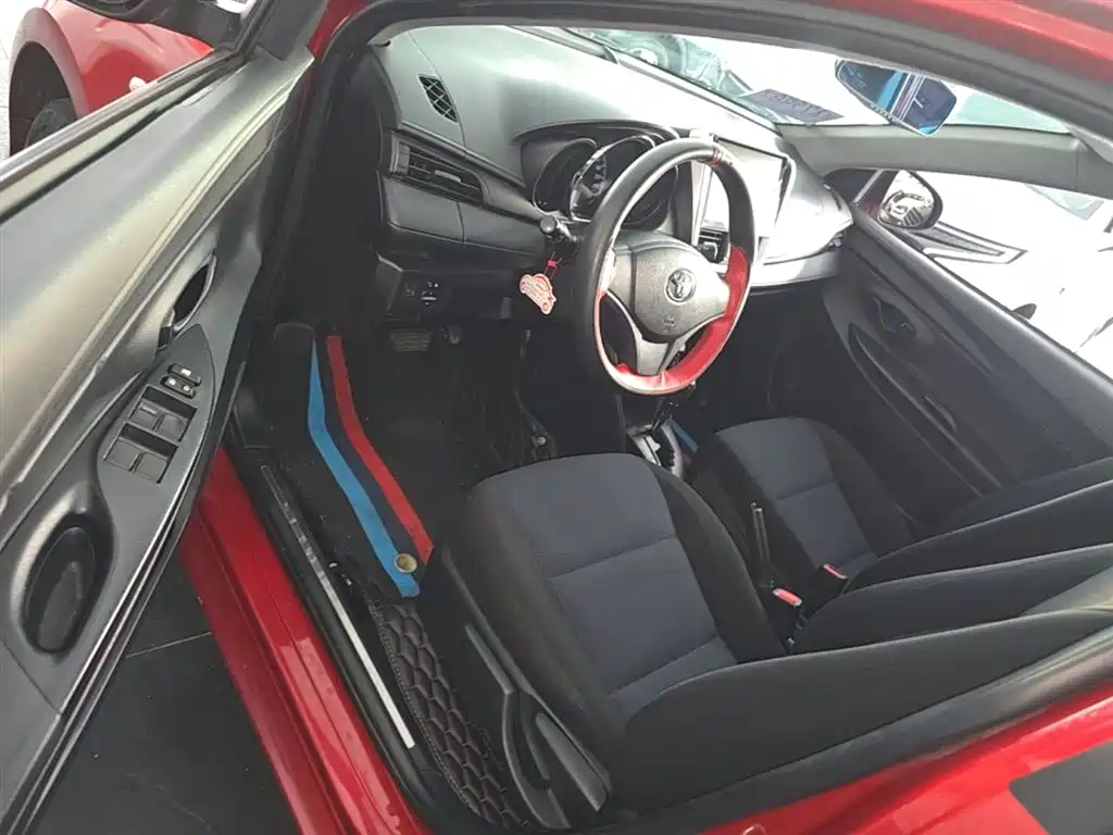 Toyota Yaris L 2019 — фото 16
