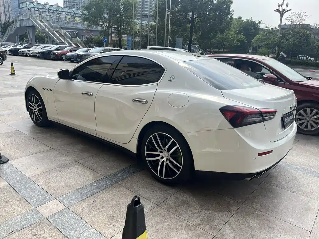 Maserati Ghibli 2017 — фото 8