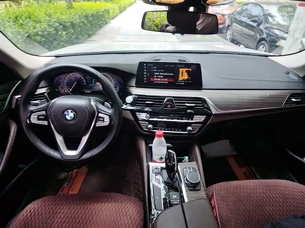 BMW 5 Series 2018 — фото 10