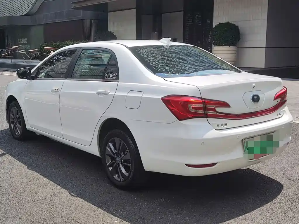 BYD Qin NEV 2018 — фото 12