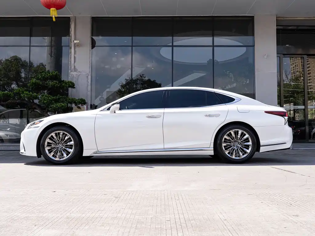 Lexus LS 2019