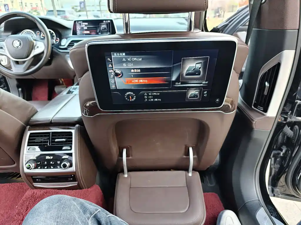 BMW 7 Series 2017 — фото 17