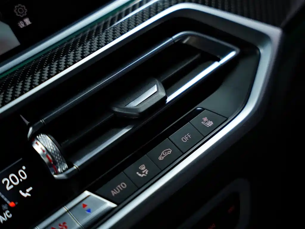 BMW X6 M 2022 — фото 18