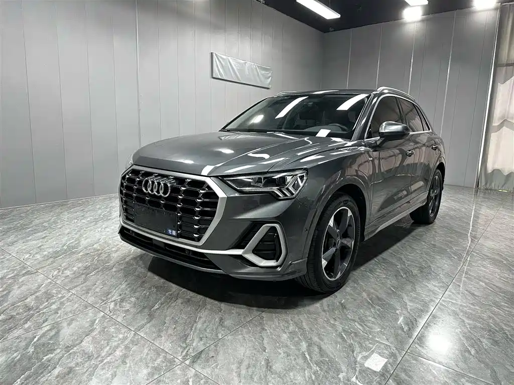 Audi Q3 2022 — фото 1