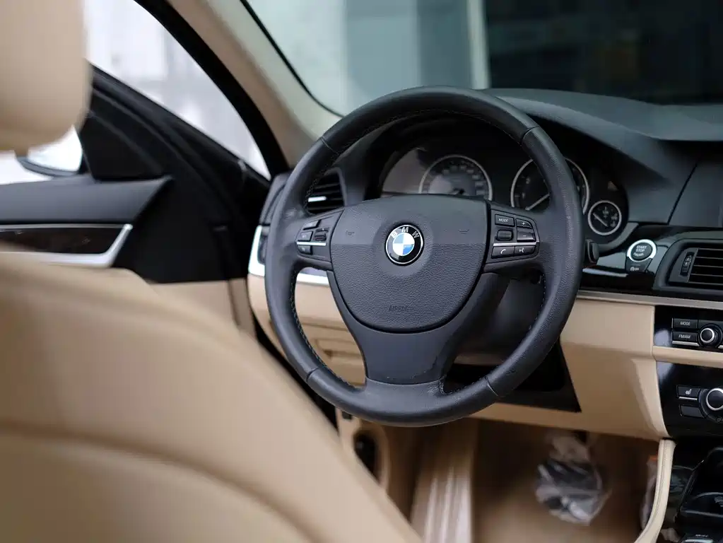BMW 5 Series 2013 — фото 17
