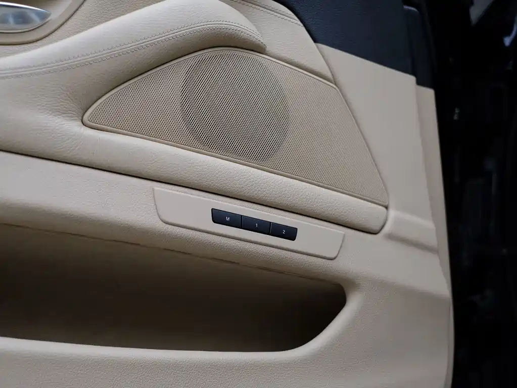 BMW 5 Series 2013 — фото 40