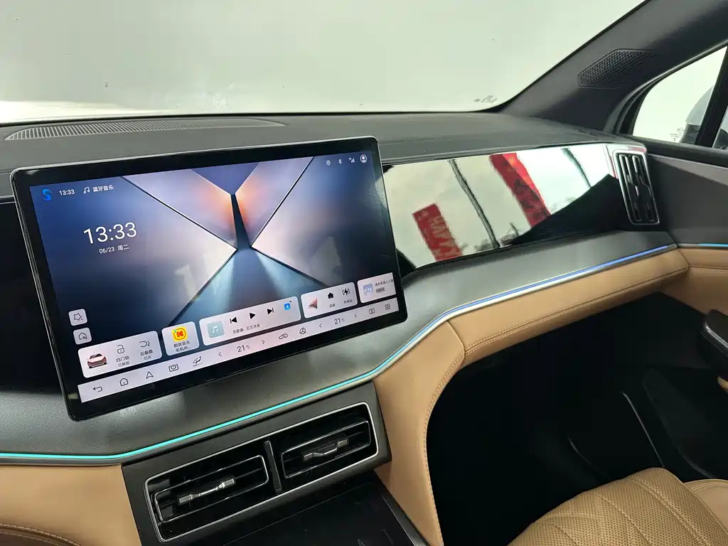 BYD L DM-i 2024 — фото 13