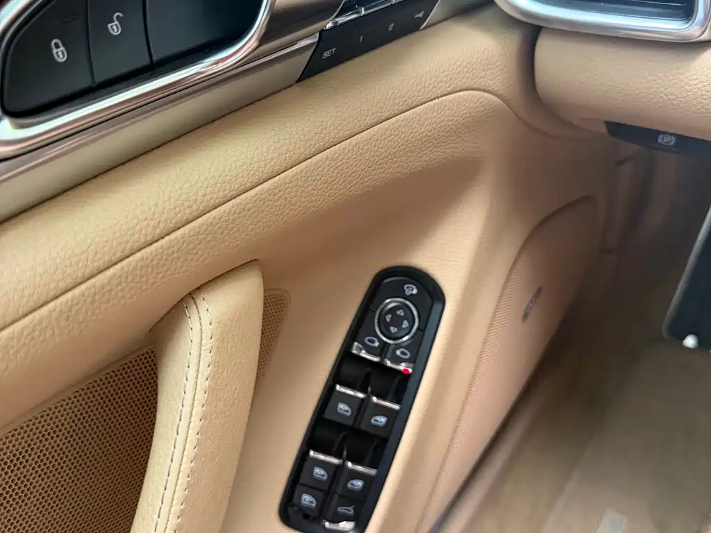 Porsche Panamera 2015 — фото 29