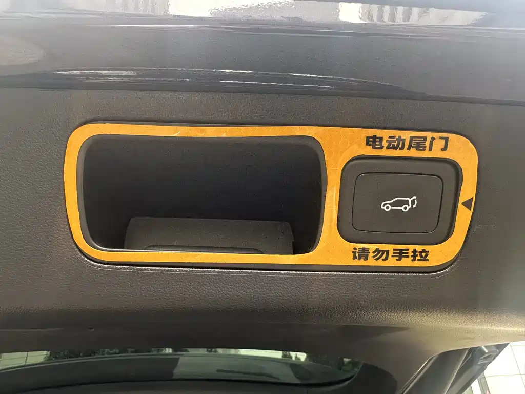 Roewe iMAX8 2022 — фото 17
