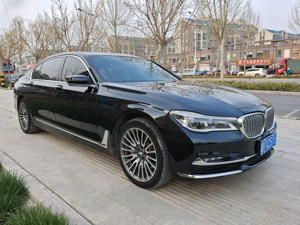 BMW 7 Series 2017 — фото 8