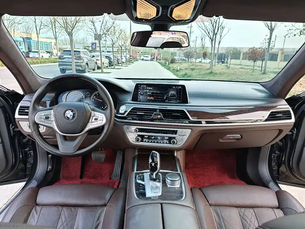 BMW 7 Series 2017 — фото 15
