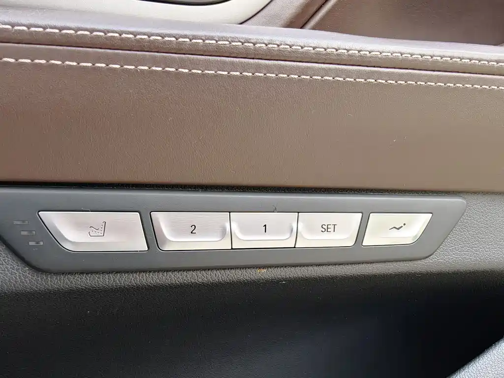 BMW 7 Series 2017 — фото 21