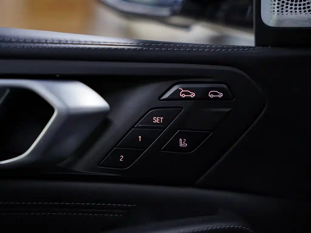 BMW X6 M 2022 — фото 36