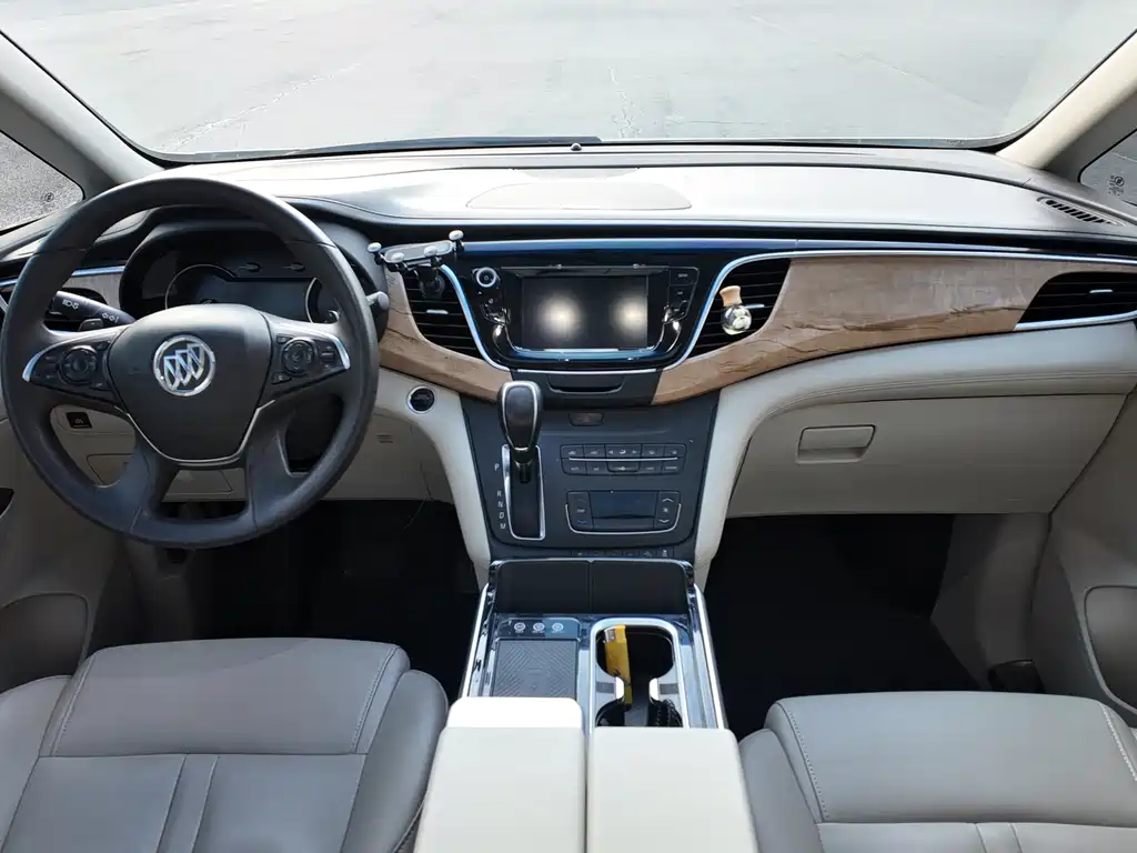 Buick GL8 2018 — фото 13