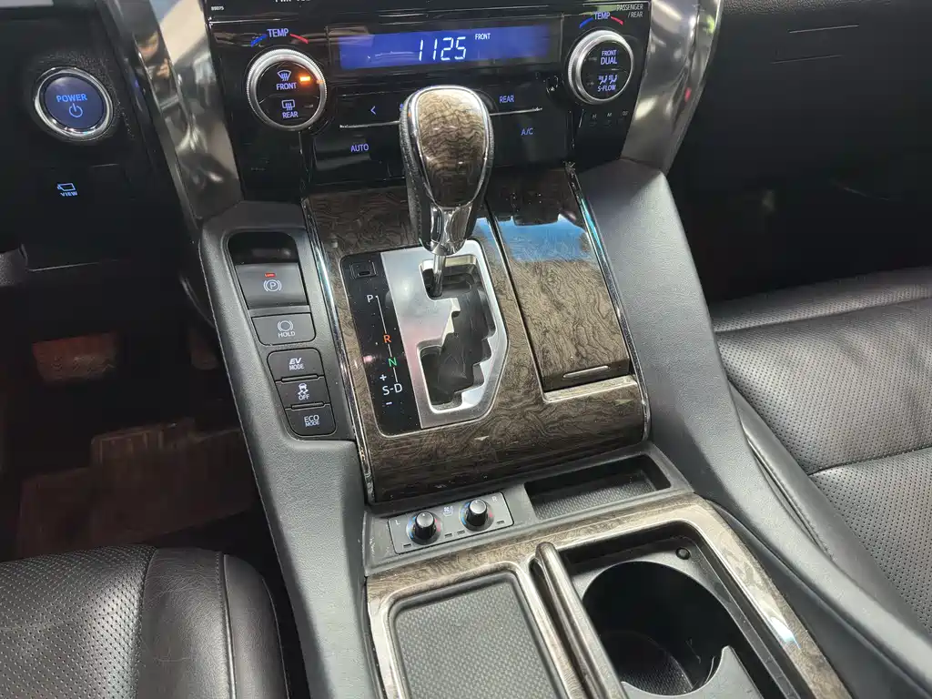 Toyota Alphard 2019 — фото 32