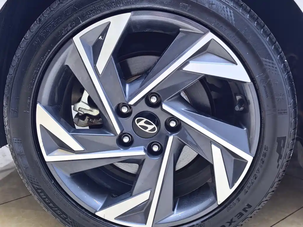 Hyundai Elantra 2023 — фото 26